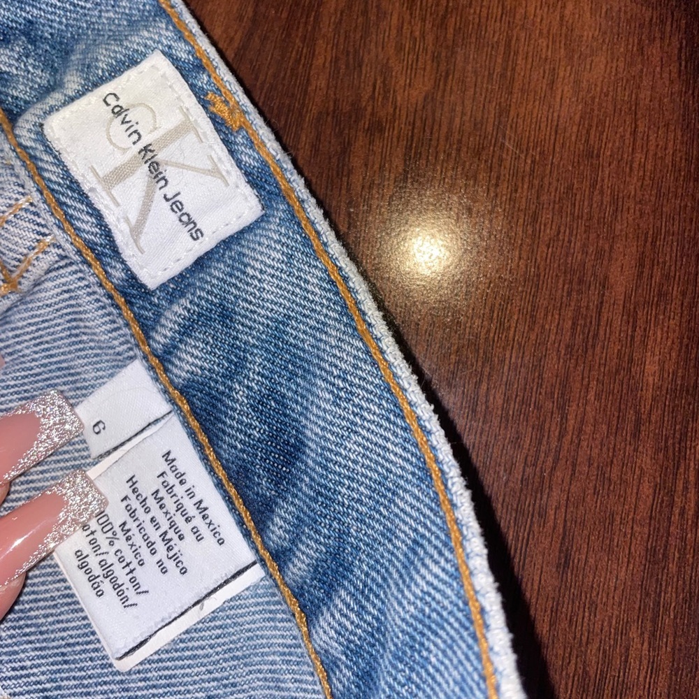 Vintage high waisted Calvin Klein light washed jeans - Picture 4 of 7